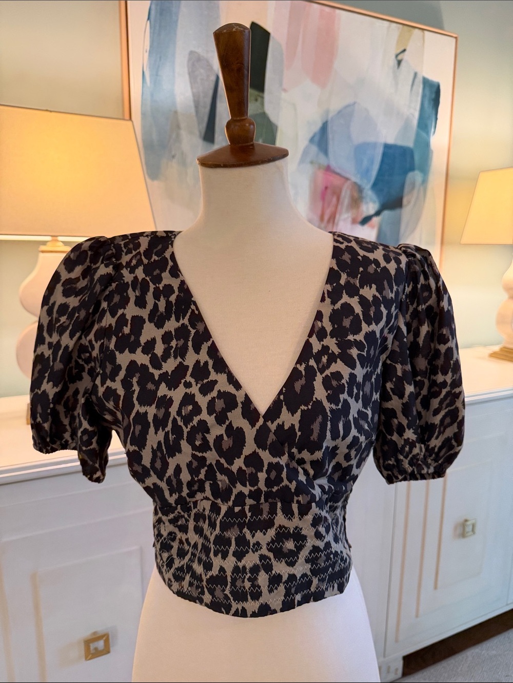 Nicole Miller - Leopard Print Puff Sleeve V-Neck Crop Top - Black & Taupe